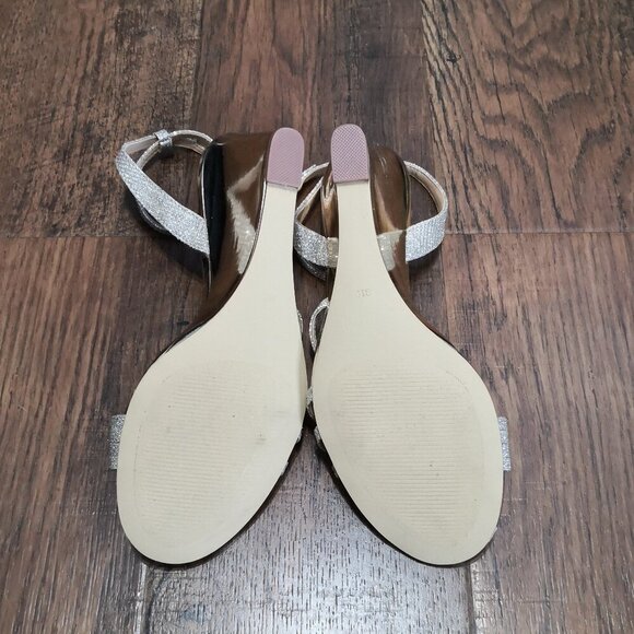 New Badgley Mischka Soft Gold Glitter Strappy Sandals Wedges Size 8 - Picture 6 of 6